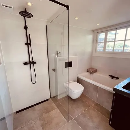 High-end, Centrally-located Penthouse