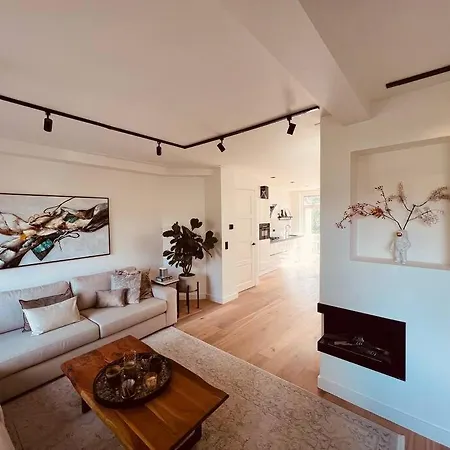 High-end, Centrally-located Penthouse Lägenhet *