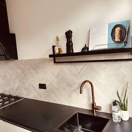 High-end, Centrally-located Penthouse Apartment