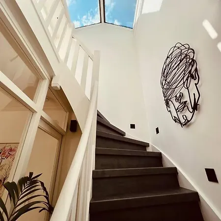 Apartment High-end, Centrally-located Penthouse